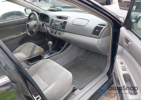 2002 Toyota Camry Le/Se/Xle z USA, uszkodzony, nr VIN JTDBE32K420055676